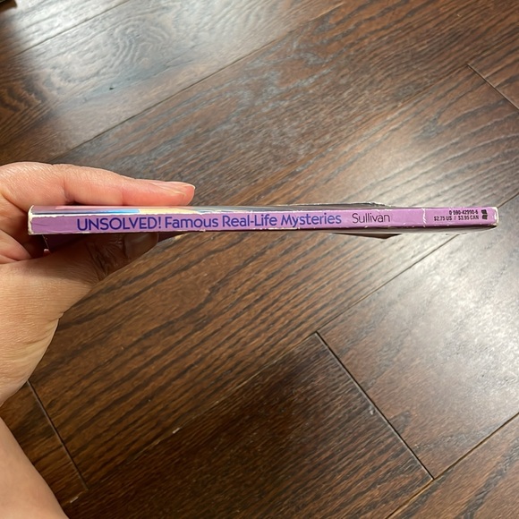 Unsolved! Famous Real-Life Mysteries by George Sullivan - Picture 3 of 3